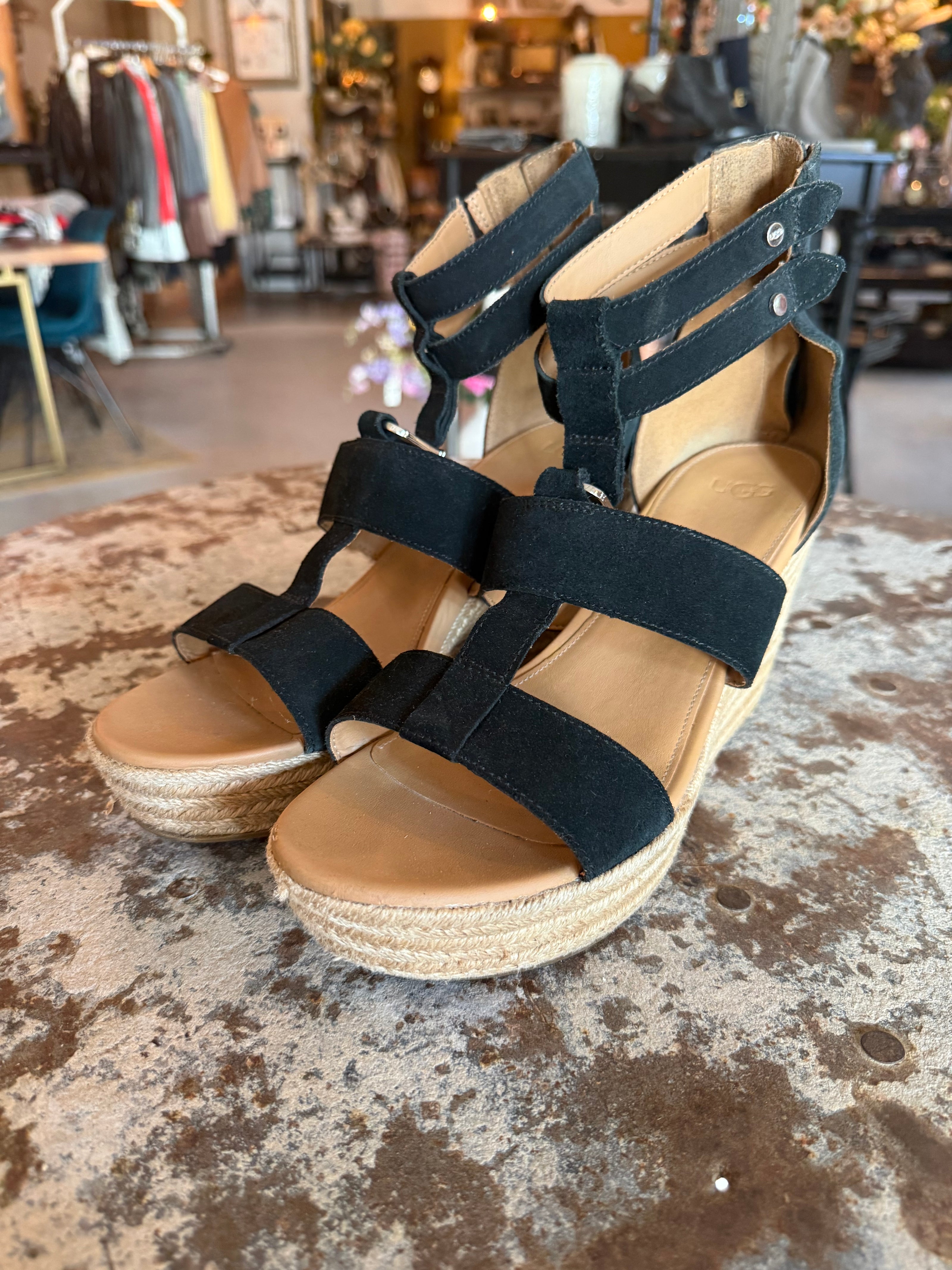 UGG 42