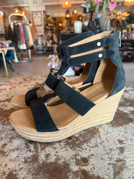UGG 42