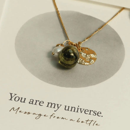 YOU ARE MY UNIVERSE – Charm ketting groen met bedels