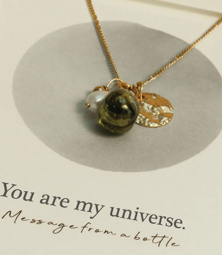 YOU ARE MY UNIVERSE – Charm ketting groen met bedels