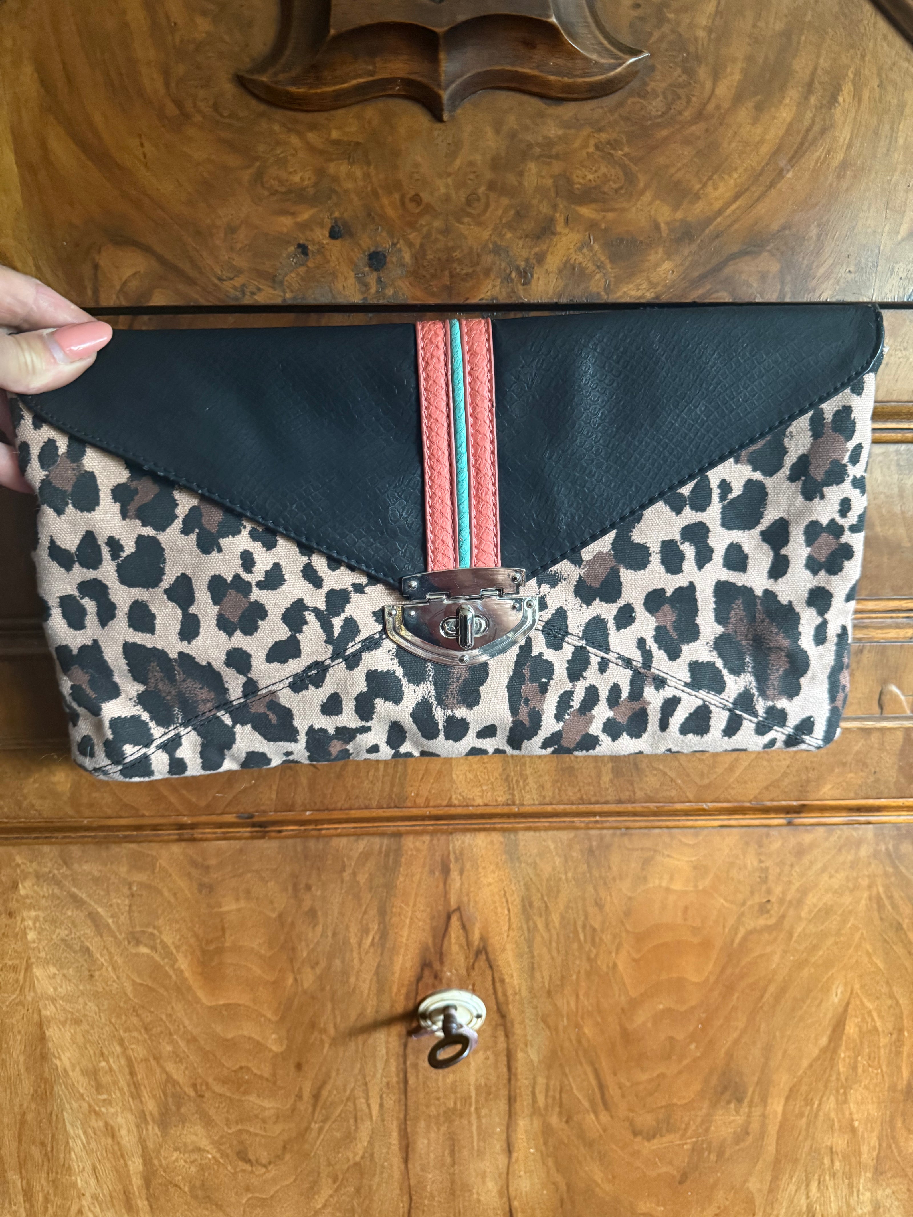 Clutch van Friis & Company