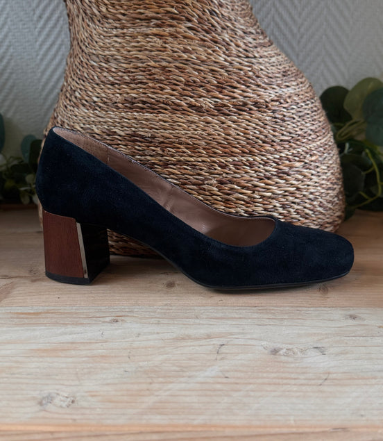 Lola Cruz heels