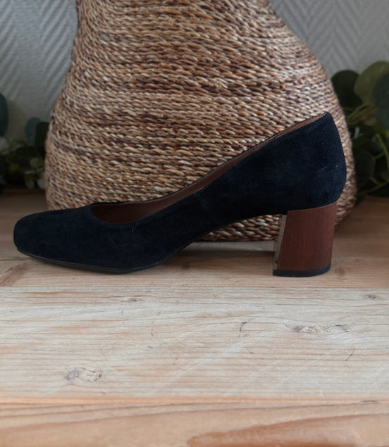 Lola Cruz heels