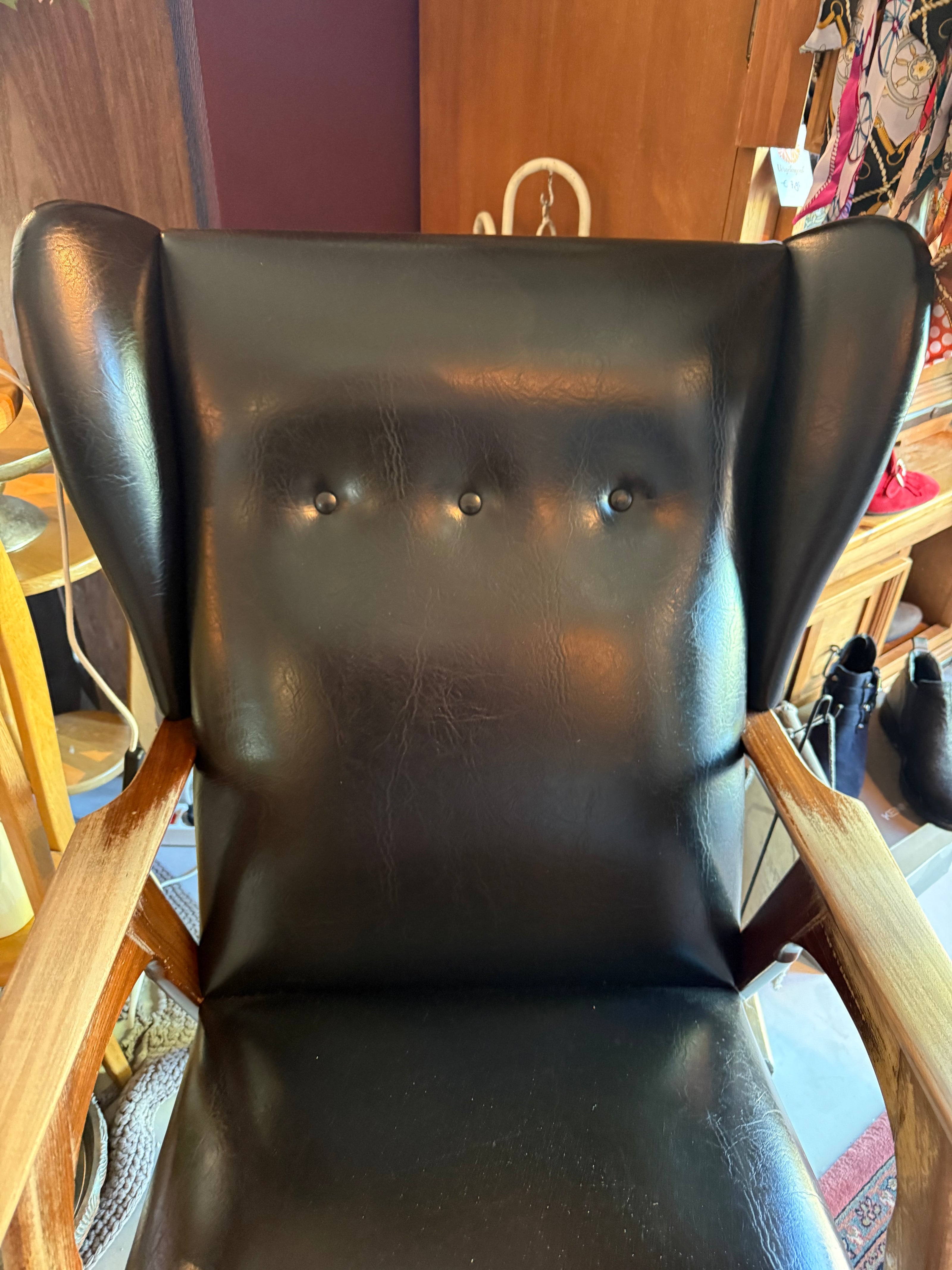 Mid century wingback stoel