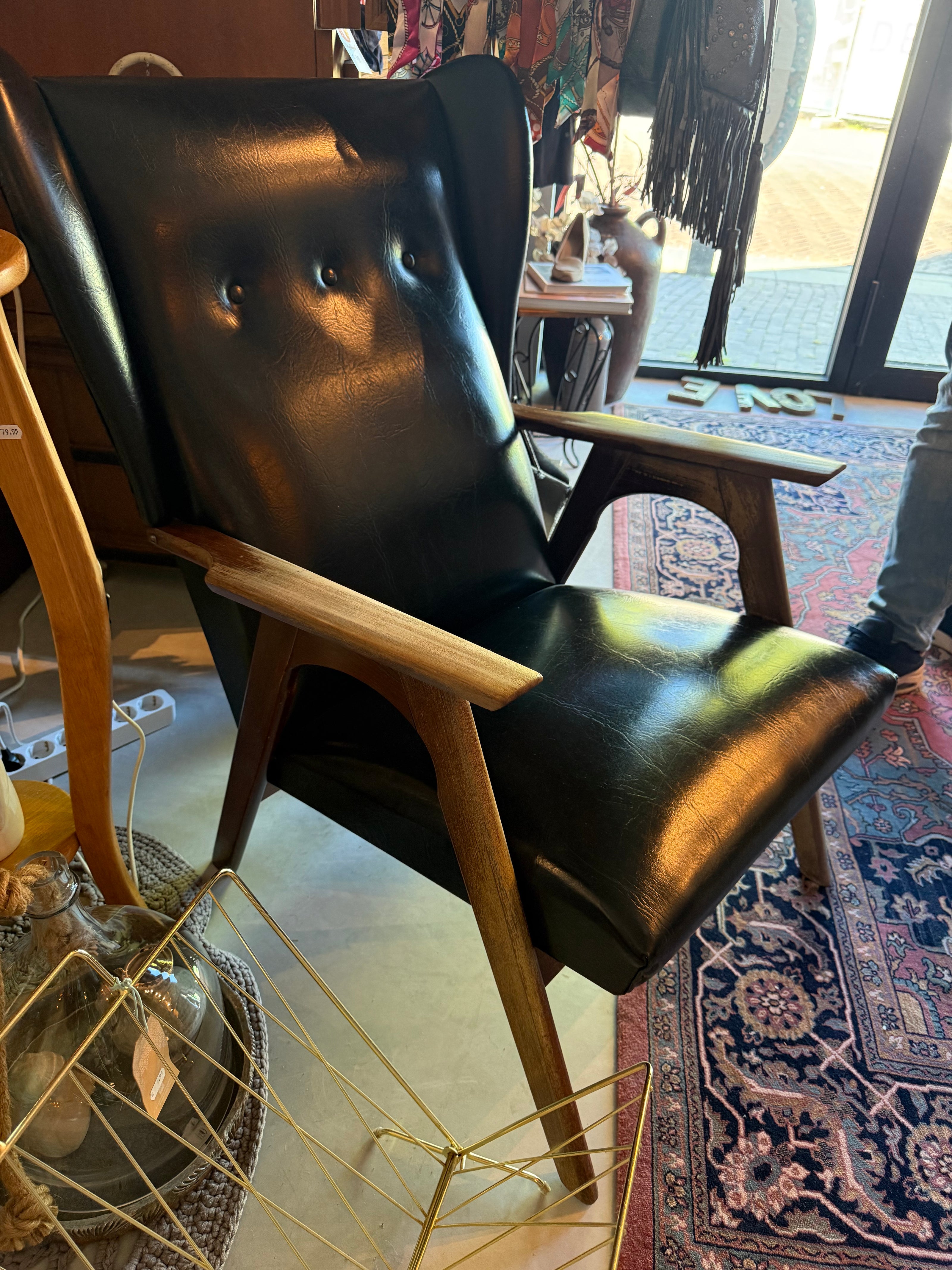 Mid century wingback stoel