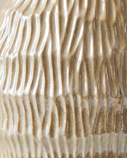 Smalle vaas met relief