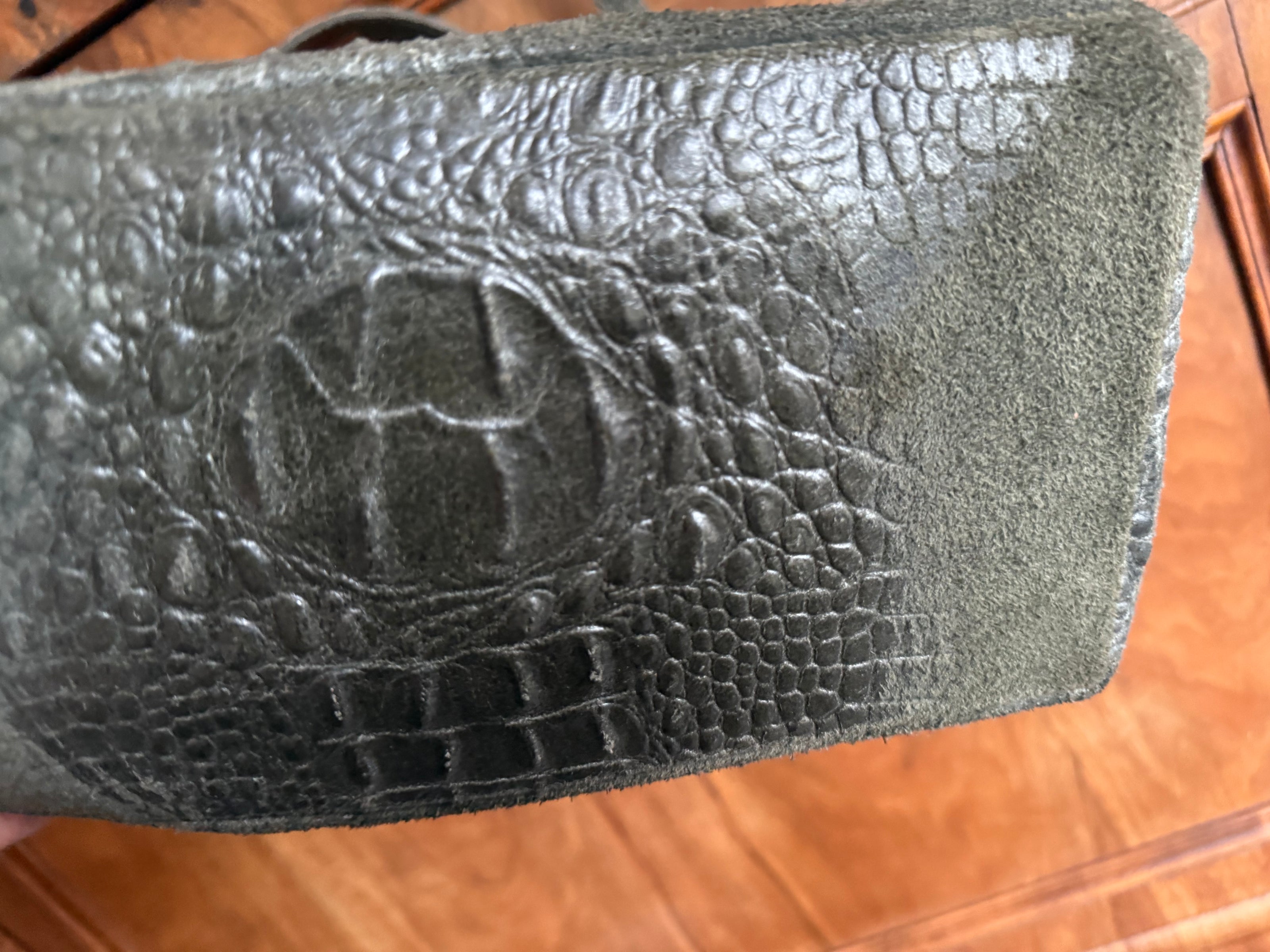 Tas van suède leer met crocoprint