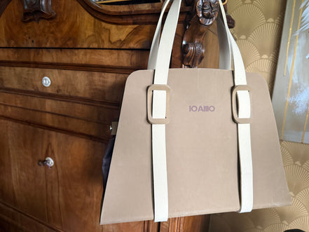 Minimalistische shopper in zandkleur van IOAIIIO