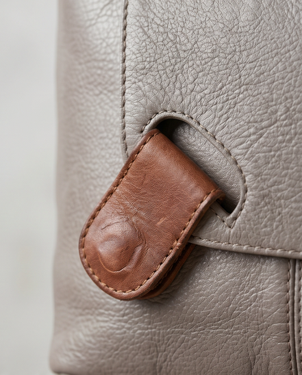 Leren crossbodytas in grijs en cognac