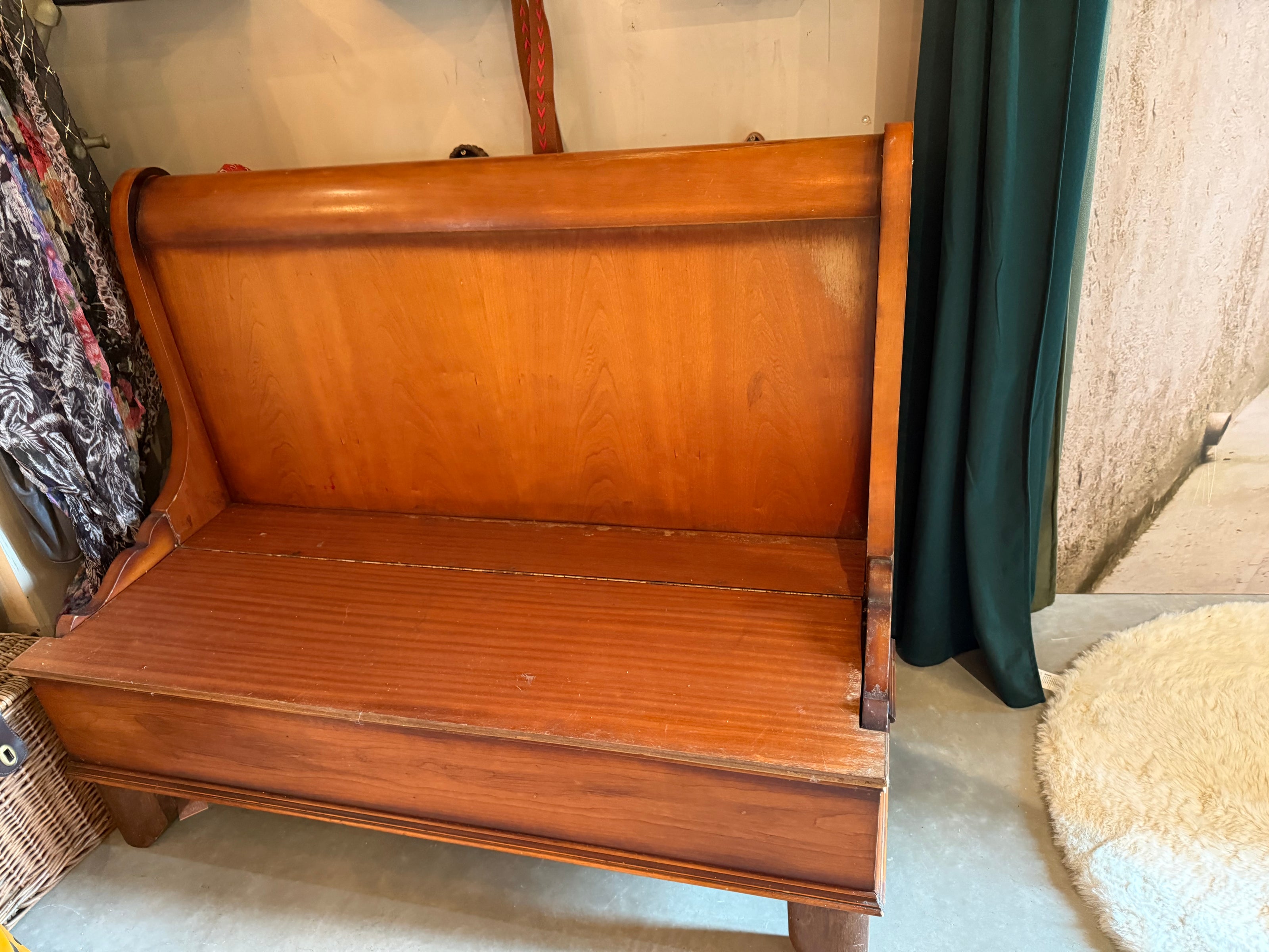 Vintage houten halbank met opbergruimte