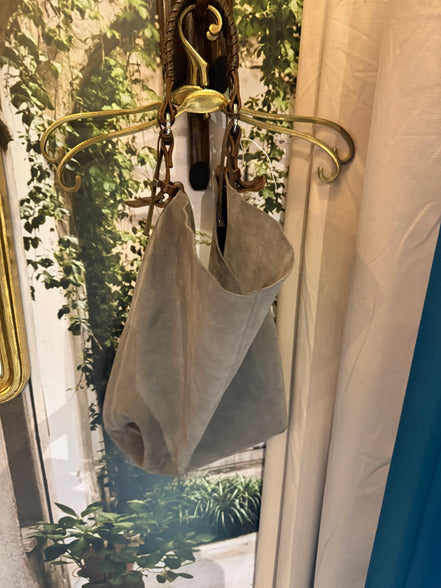 Grijze suede tas Bijenkorf