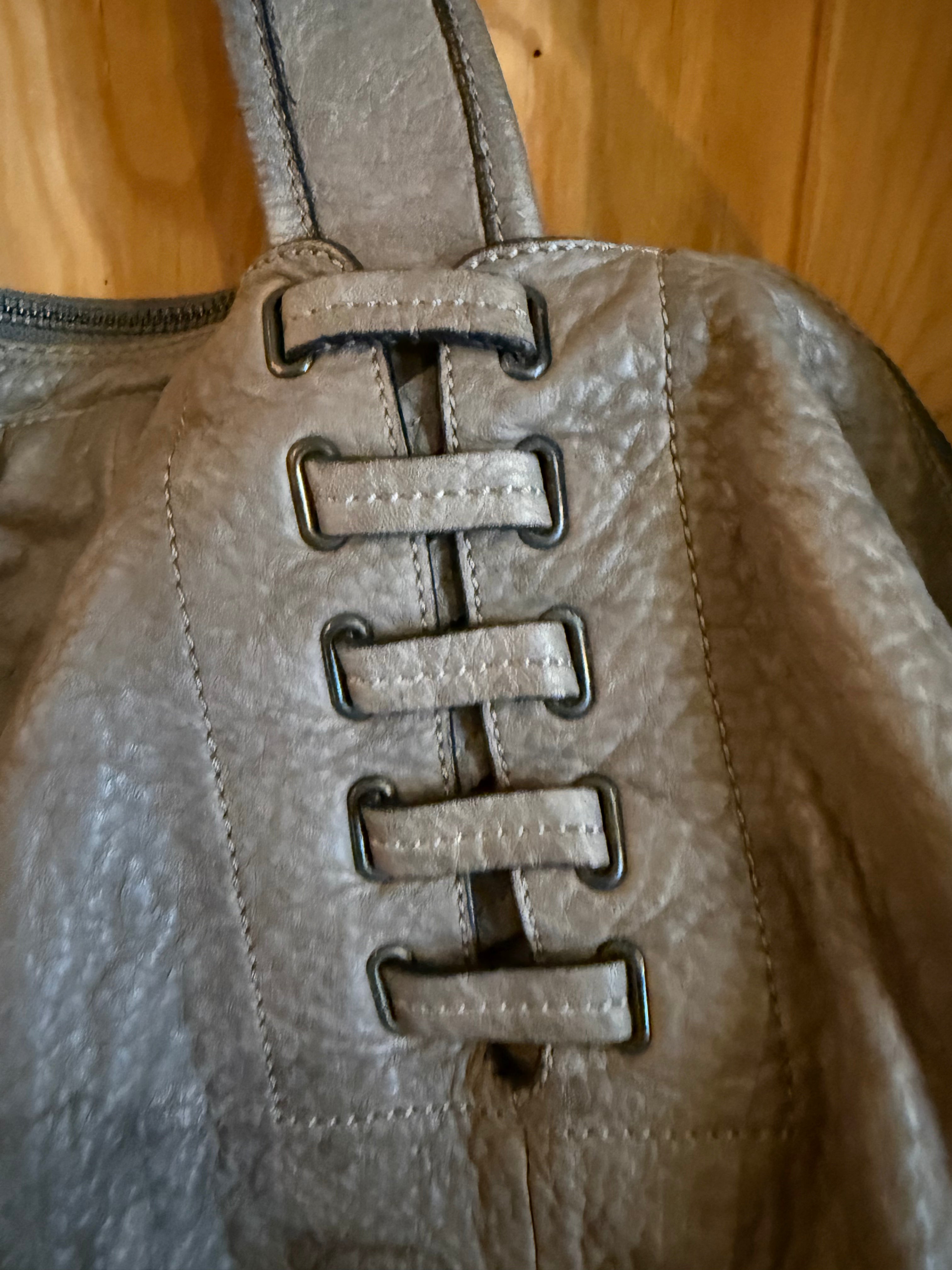 Grijze leren tas