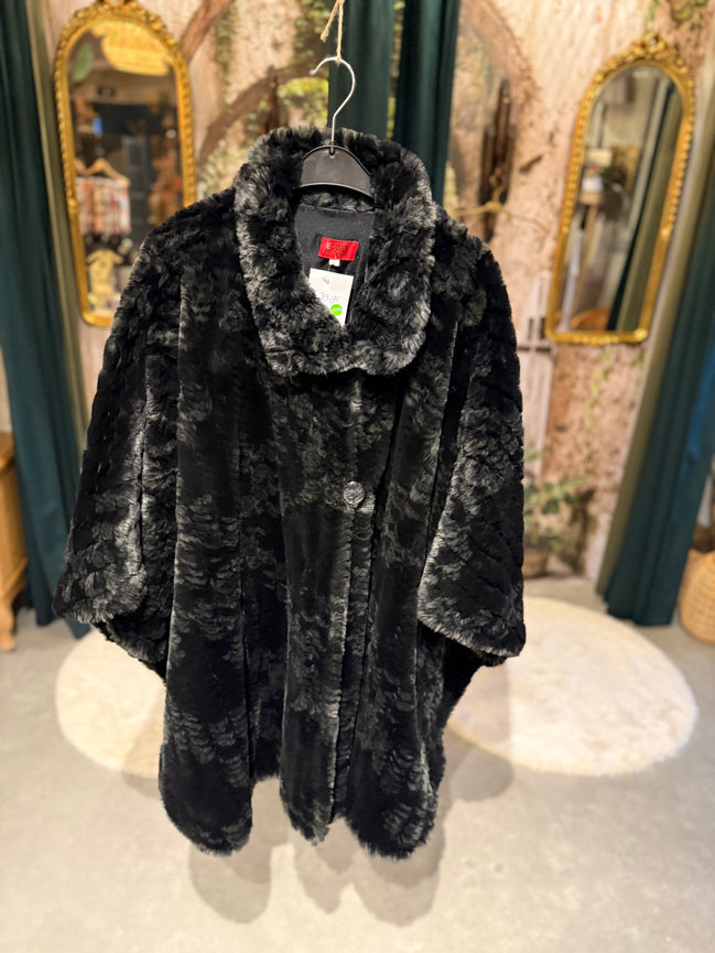 faux-fur cape van Edgar Vos
