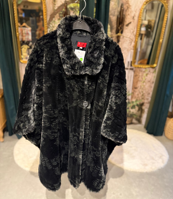 faux-fur cape van Edgar Vos