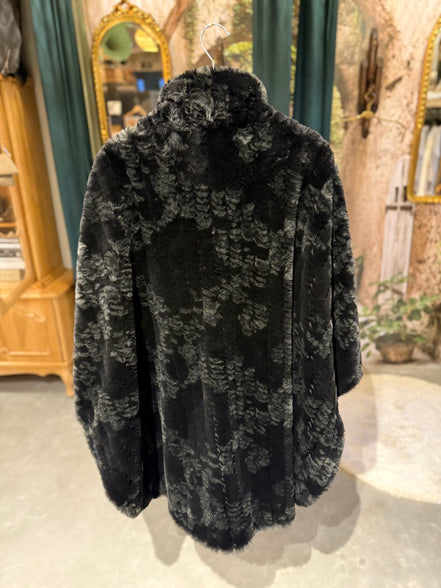 faux-fur cape van Edgar Vos