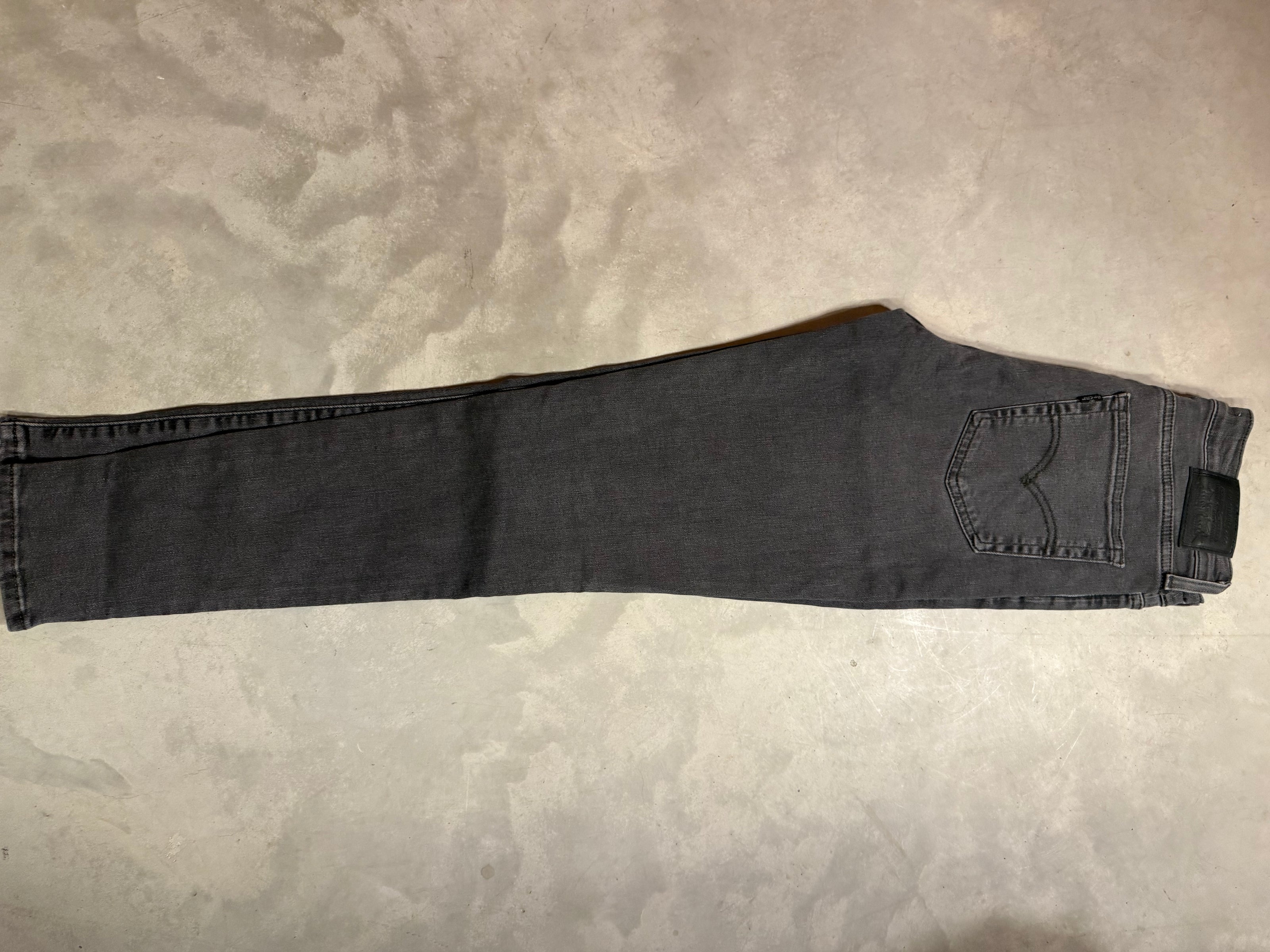 Levi’s 721 High Rise Skinny – grey denim