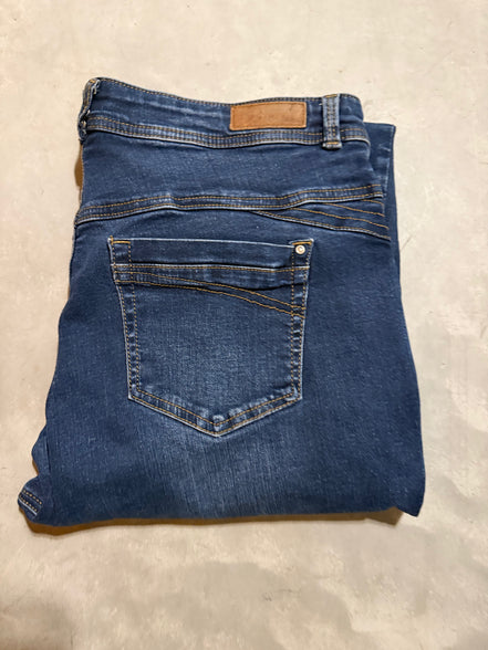 Bonita Dana Jeans – maat 44