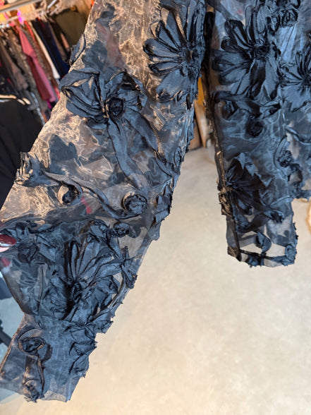 Aaiko zwarte blouse met bloemenapplicaties