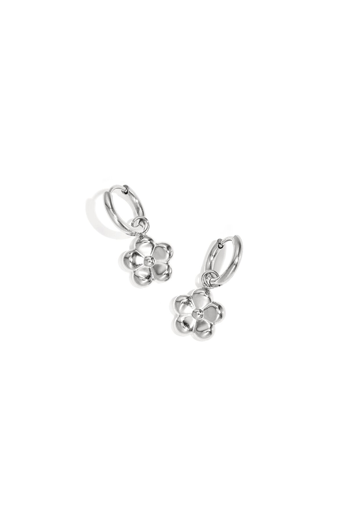 Earrings with flower pendant
