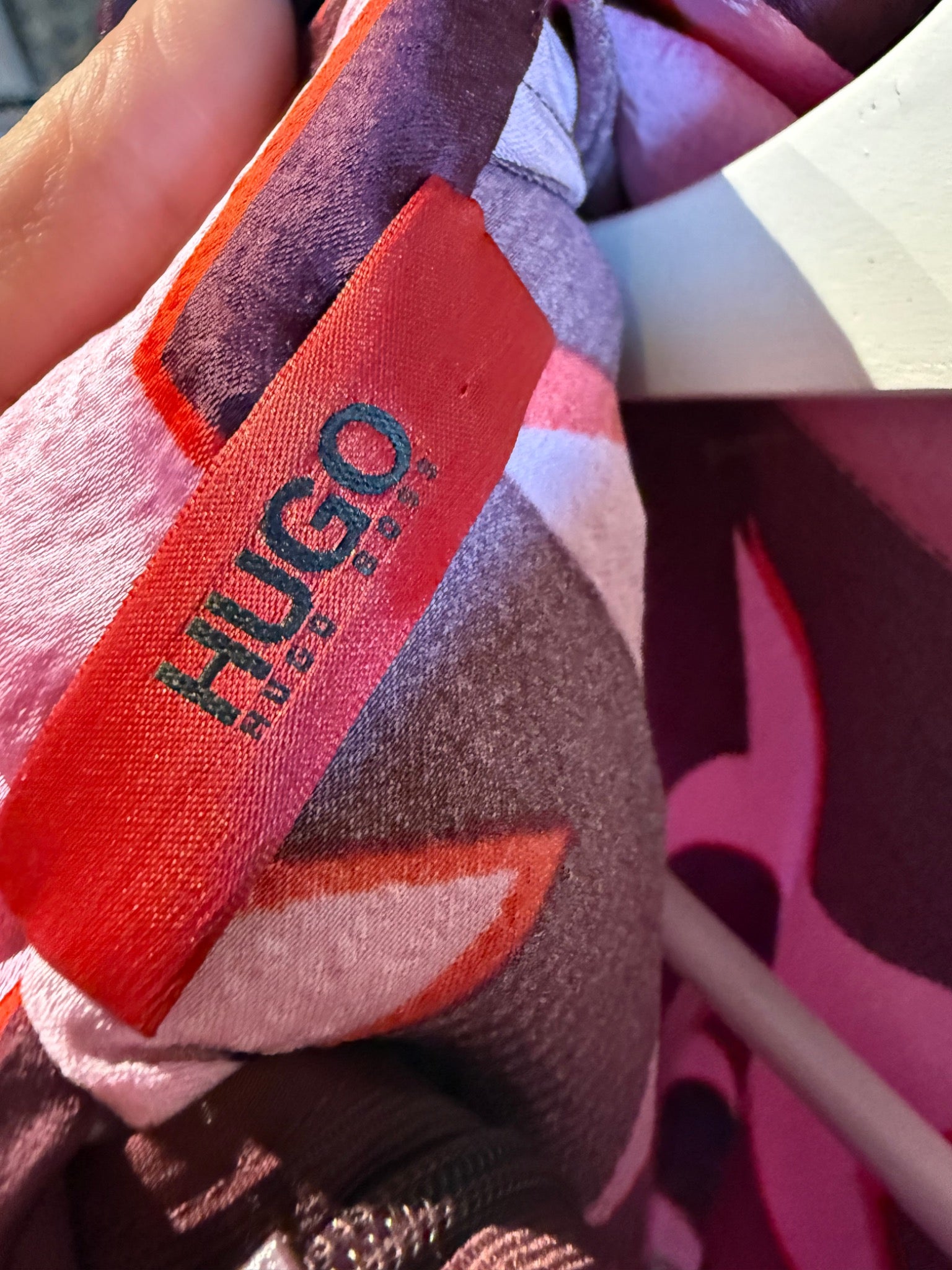HUGO blouse met sterrenprint – merklabel