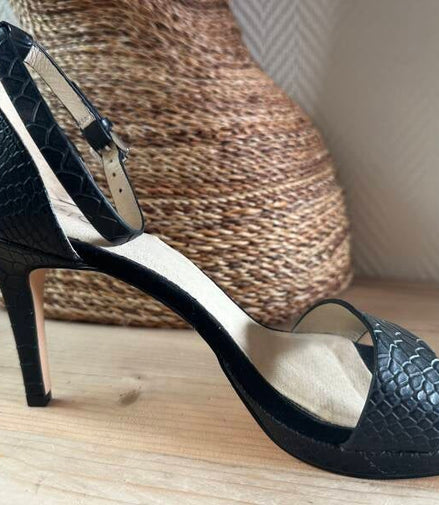 Black Eram Pump — 39