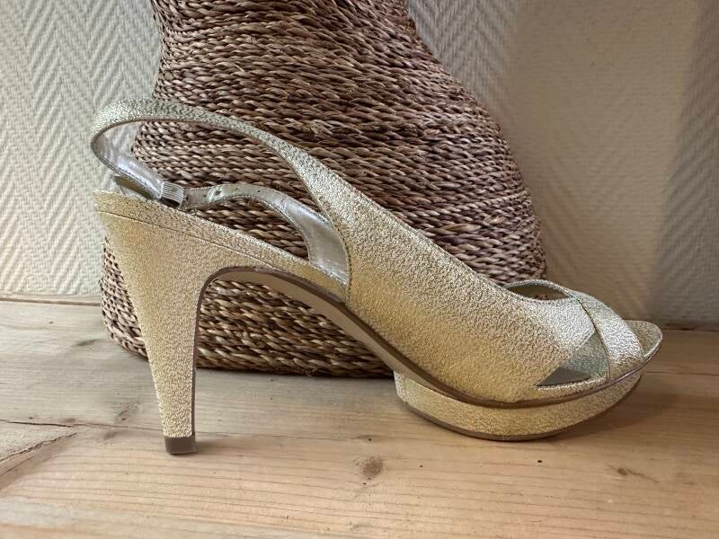 Menbur pump goud — 39