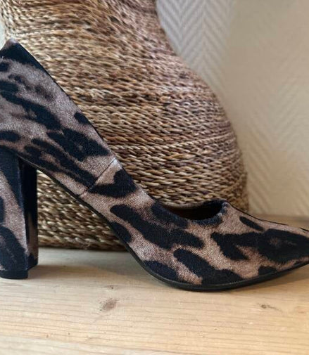 Leopard print pump — 39