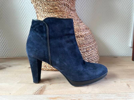 Suede handmade ankle boot Lillian — 39 / Lillian