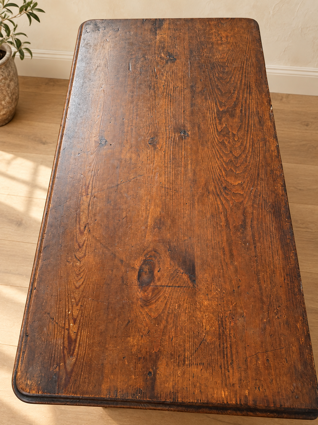 Houten ladekast met vier laden